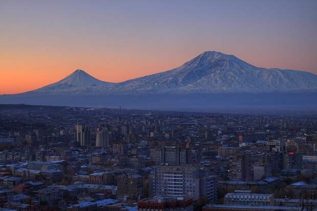 Вид на Арарат из Еревана - столицы Армении: арарат, армения, горы