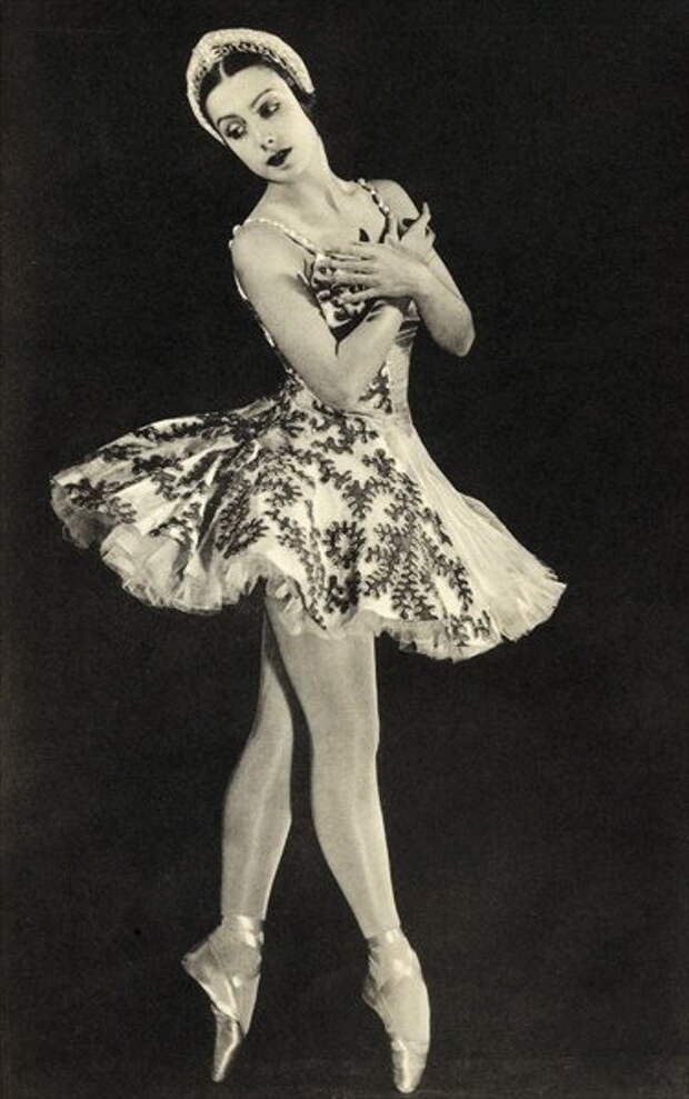 TAMARA TOUMANOVA, FROM 'FOOTNOTES TO THE BALLET 1938 (376x600, 54Kb)
