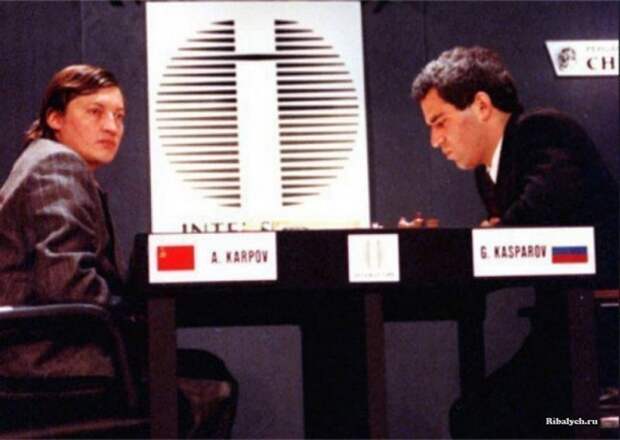 Каспаров и Карпов играют под разными флагами на чемпионате мира в Нью-Йорке, США, 1990 год история, люди, мир, фото