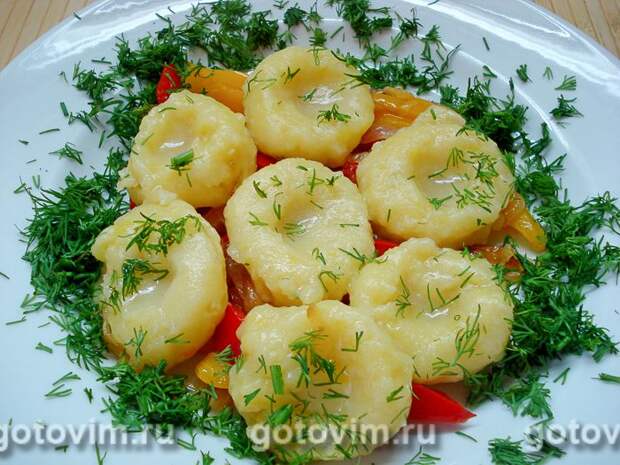 Картофельные клецки на овощной подушке. Фотография рецепта Картофельные клецки на овощной подушке. Фотография рецепта