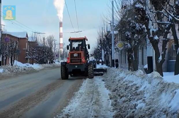 В Тамбовской области борются с последствиями снегопадов