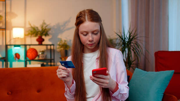 Для открытия счетов подросткам ЦБ рекомендовал банкам брать письменное согласие от родителей