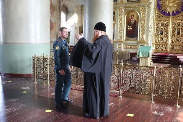 Сотрудники МЧС проверяют пожарную безопасность в тамбовских храмах