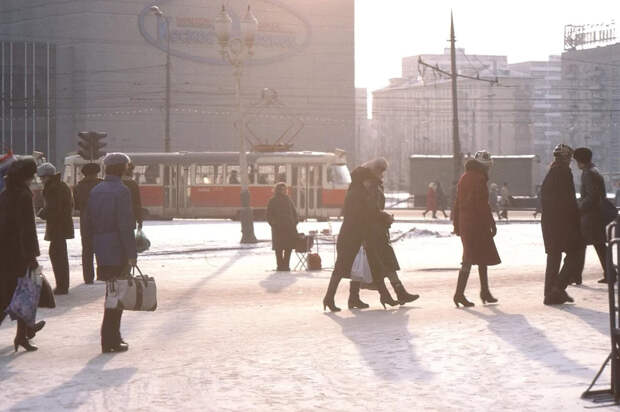 Стыдно спросить: какие товары в СССР покупали украдкой и прятали подальше