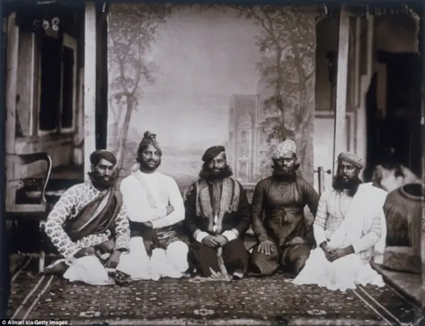 Коллекция фотографий гарема индийского махараджи, которая оставалась нетронутой более века