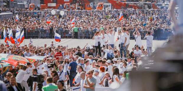 В Москве около 500 тыс человек отпраздновали День флага России. Фото: mos.ru
