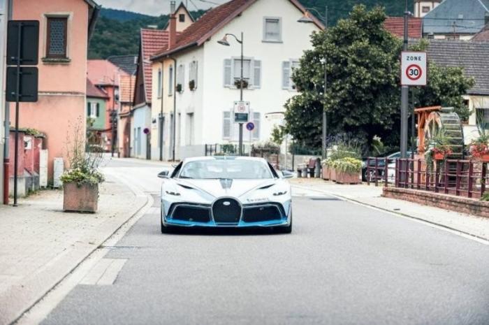 Bugatti тестируют новую модель гиперкара перед отгрузкой