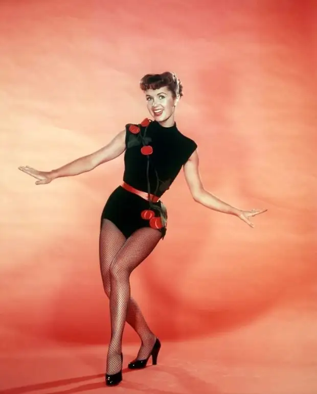 Пленительная сеточка: модные чулочки на известных красавицах 50-х и 60-х годов