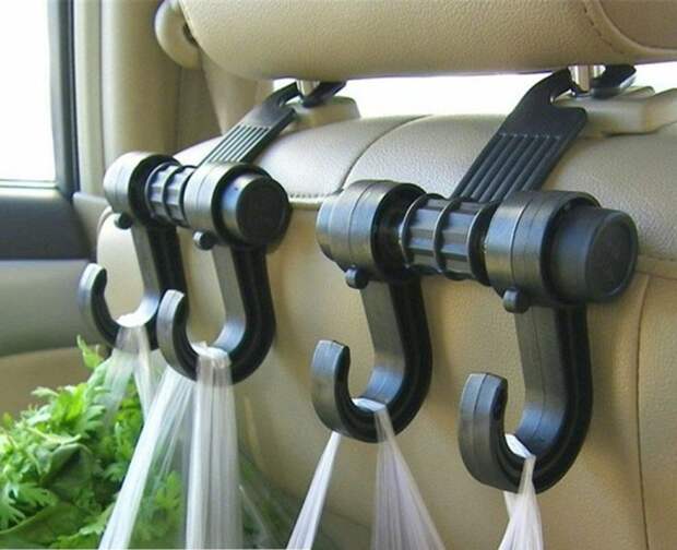 Специальные крючки, которые крепятся на переднее сидение в машине и надежно держат пакеты с покупками.