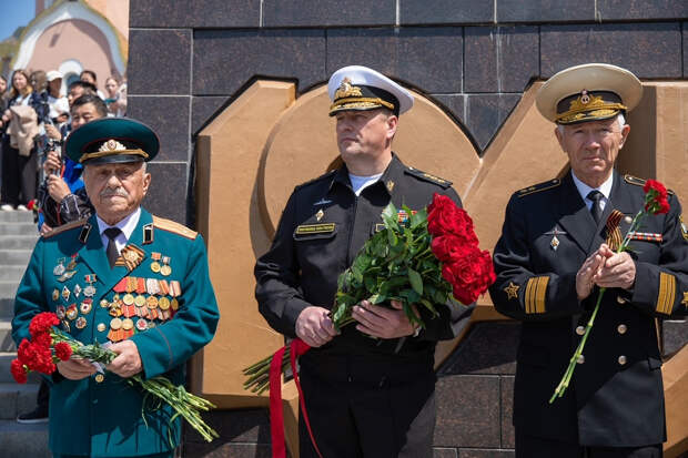 Командующий Тихоокеанским флотом принял участие в торжественном открытии патриотической акции «Вахта памяти» во Владивостоке