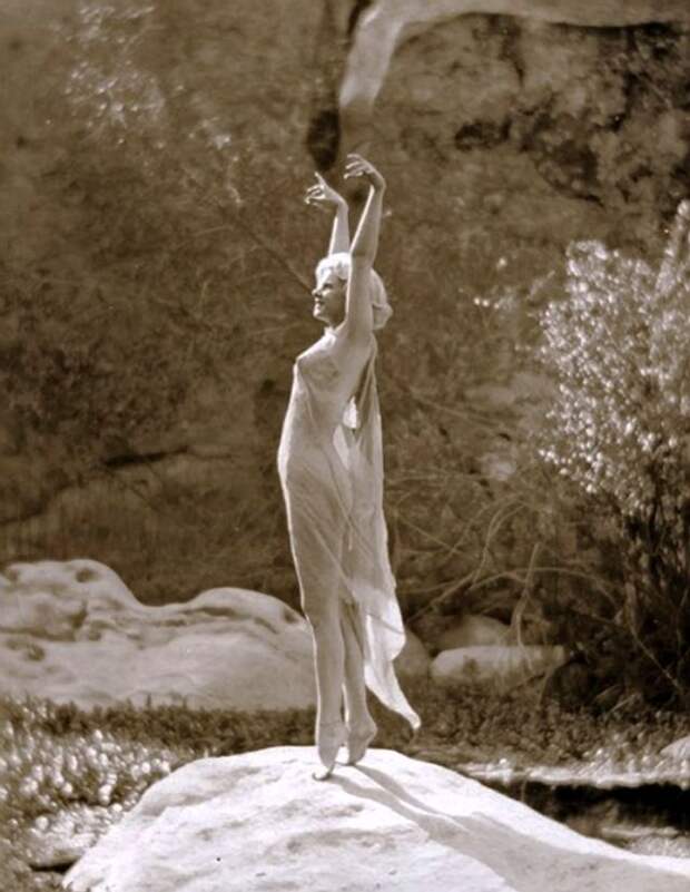 Jean Harlow Taken by Edwin Bower Hesser, 1929 (11).jpg Jean Harlow Taken by Edwin Bower Hesser, 1929 (11).jpg