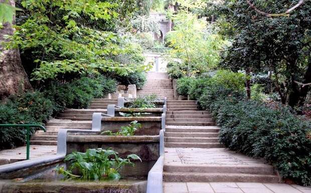 Лестница с каскадным фонтаном в Никитском ботаническом саду архитектура, интересное, история, пленные, стройка, фашисты