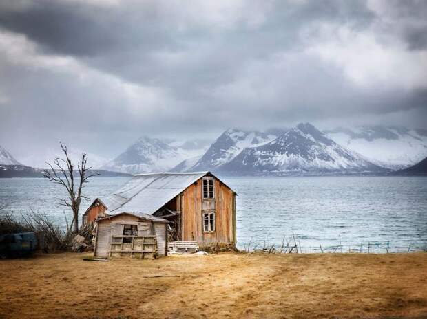 Сказочные заброшенные дома над полярным кругом в Норвегии