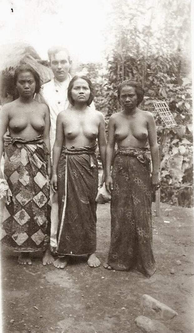 Девушки и женщины Бали (23 ретро-фото топлесс) .