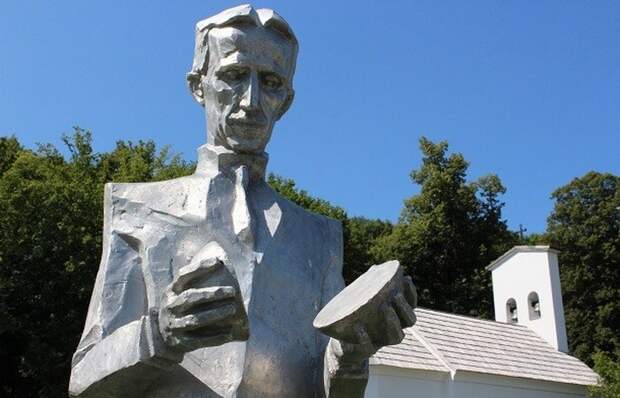 Статуя Никола Тесла. Статуя Никола Тесла.