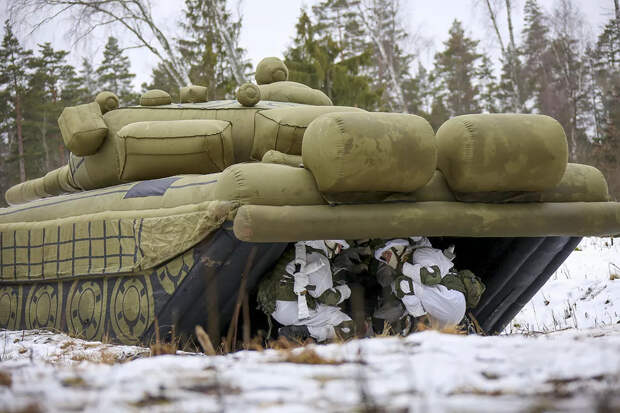У границ Украины дислоцированы не нестоящие войска, а так называемые полки ложных целей. Об...