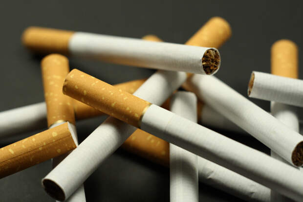 Онколог Каприн: курение насыщает кровь источниками рака