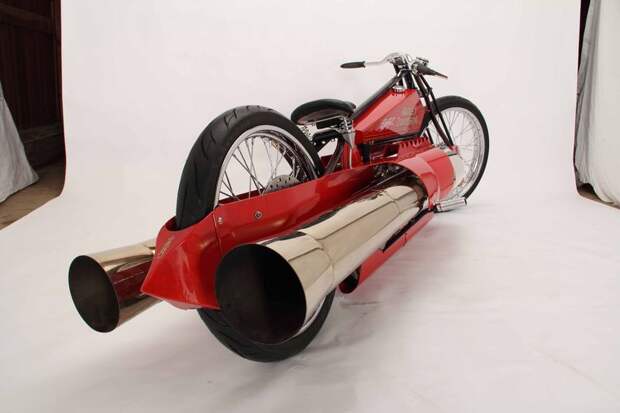 Выставлен на продажу старинный байк с двигателем от самолета (6 фото) Выставлен на продажу старинный байк с двигателем от самолета (6 фото)