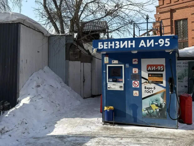 В Новосибирске демонтировали нелегальную контейнерную АЗС
