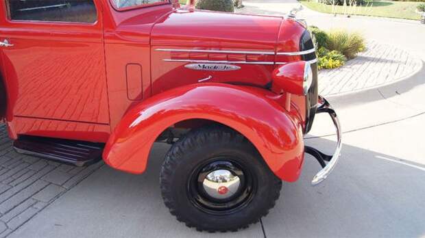 На торги выставлен 1 из 125 выпущенных Mack Jr. 1937 года выпуска (17 фото)