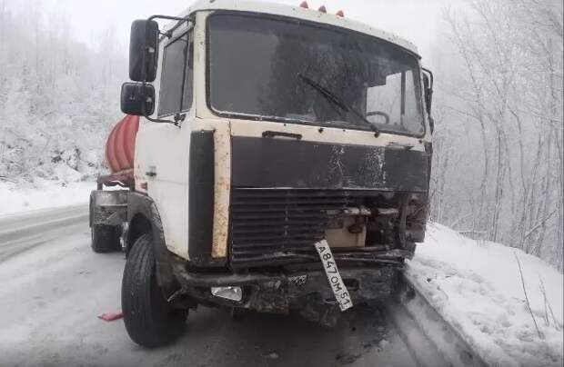 Авария дня. МАЗ столкнулся с маршруткой в Мурманской области