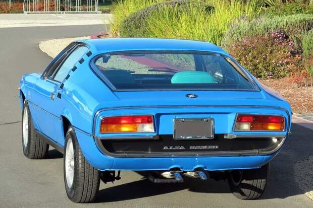 Редкое купе Alfa Romeo Montreal выставили на продажу (74 фото)