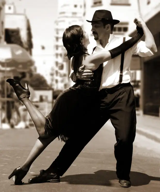 Аргентинский танцор танго. Танго 20 века. Танец мужчины и женщины. Парень и девушка танцуют.