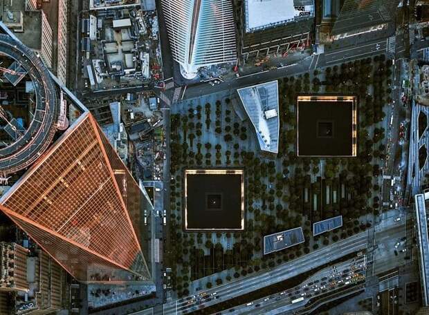 Национальный мемориал и музей 11 сентября - комплекс, расположенный на месте разрушенных в 2001 году башен Всемирного торгового центра аэрофотосъемка, город, лос-анджелес, мегаполис, мир, нью-йорк, фото