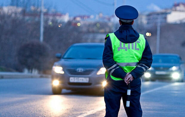 Две пьяные девушки угнали внедорожник в центре Москвы 