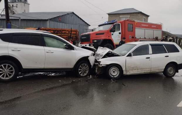 Два автомобиля столкнулись «лоб в лоб»: один человек погиб