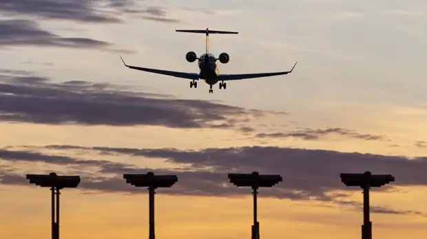 Летевший в Москву самолёт вернулся в аэропорт Йошкар-Олы из-за отказа двигателя
