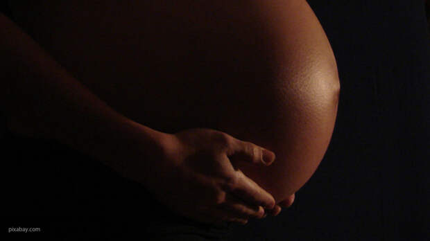 Кэти Топурия считает правильным ужесточение правил выдачи въездных виз в США беременным