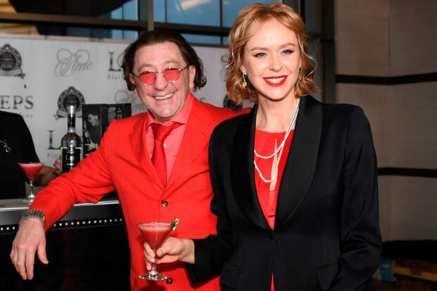 Певец Григорий Лепс пришел на юбилей матери с бывшей женой