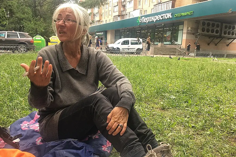 Бомжа ирину. Бездомные женщины в Москве. Женщина бомж Бездомный.