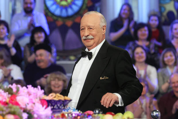 Телеведущий Леонид Якубович в детстве заговорил на испанском во время гипноза