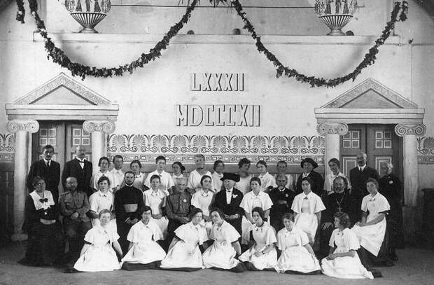 Харьковский девичий институт в эмиграции. Октябрь 1915 года