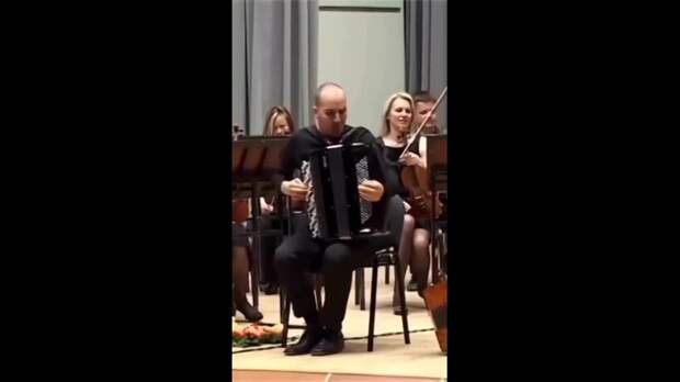 Марио Пьетродарки и Государственный камерный оркестр республики Беларусь. Прям до слёз. В мире можно создавать такие красивые вещи, а некоторые всё в ...