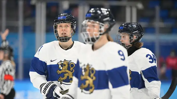 Хоккеистки сборной Финляндии сыграют в масках против россиянок на ОИ-2022