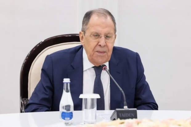 Лавров вспомнил басню «Слон и Моська», говоря о Зеленском