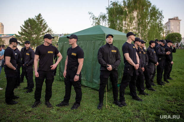 Протест против строительства храма святой Екатерины в сквере около драмтеатра. Екатеринбург, сквер на драме, сквер, храм святой екатерины, протест, забор, октябрьская площадь