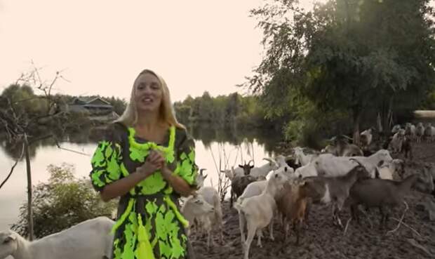 Оля Полякова с козами