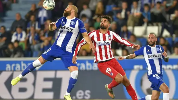 «Атлетико» сыграл вничью с «Алавесом» в 11-м туре Примеры