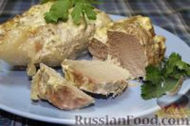Фото к рецепту: Мясо запеченное "Подарок мужу"