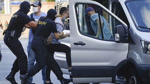 Блокировка счетов и изъятие бытовой техники: как штрафуют протестующих в Беларуси и кто помогает им собирать деньги