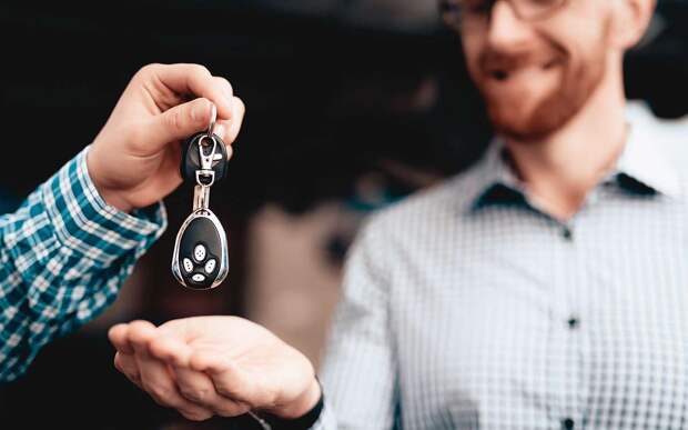 Эксперты сравнили цену авто с пробегом у дилеров и частников: результат удивил