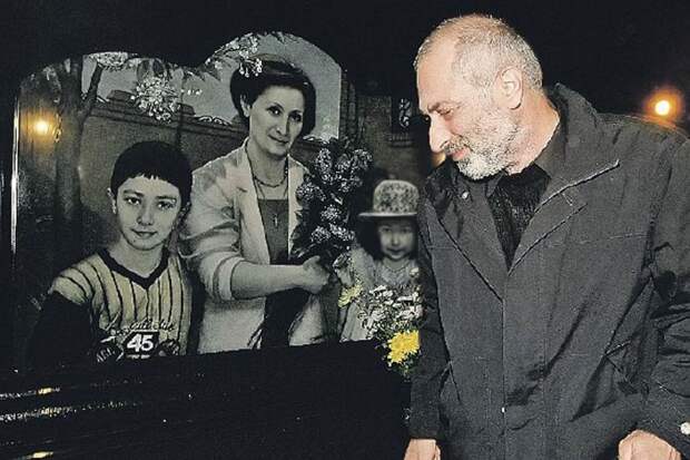 Картинки по запросу Виталий Калоев на кладбище
