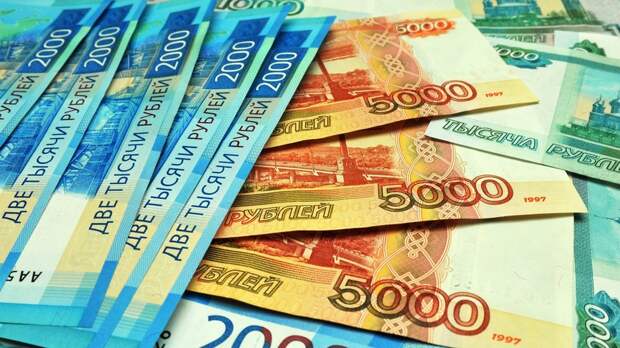 Самые высокие средние зарплаты в России в феврале были у управляющих фондами