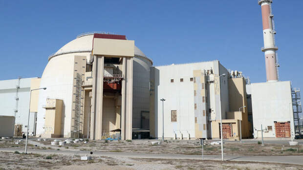 Иран сообщил о попадании снаряда на территорию АЭС "Бушер"