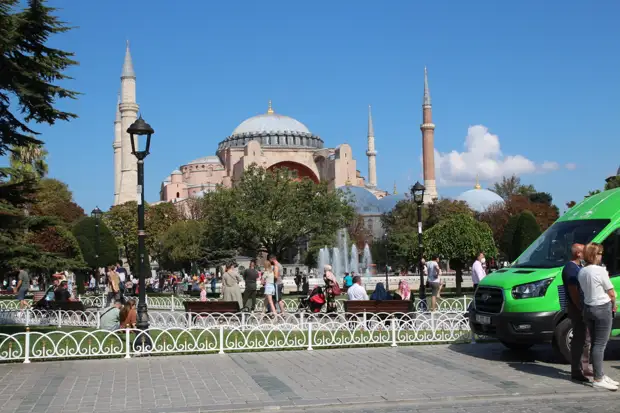 Парк и Бассейн Султанахмет, Собор Святая София Парк и Бассейн Султанахмет, Собор Святая София