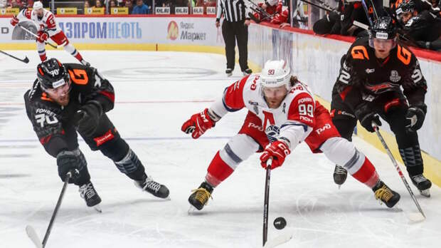 "Локомотив" обыграл "Авангард" и сократил отставание в полуфинальной серии